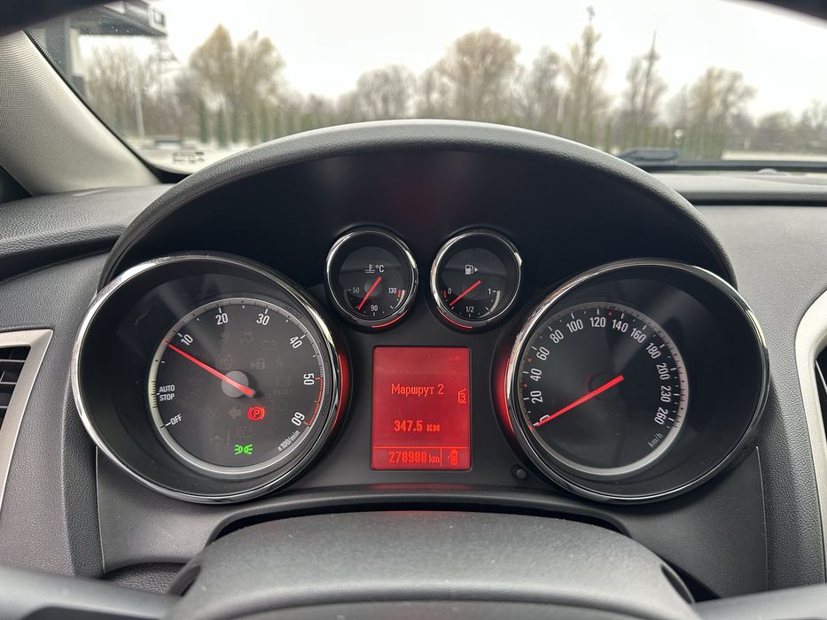 Opel Astra j автомобіль в чудовому стані