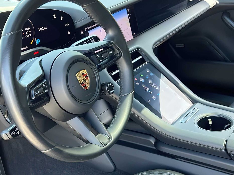 Porsche Taycan 4S      2022