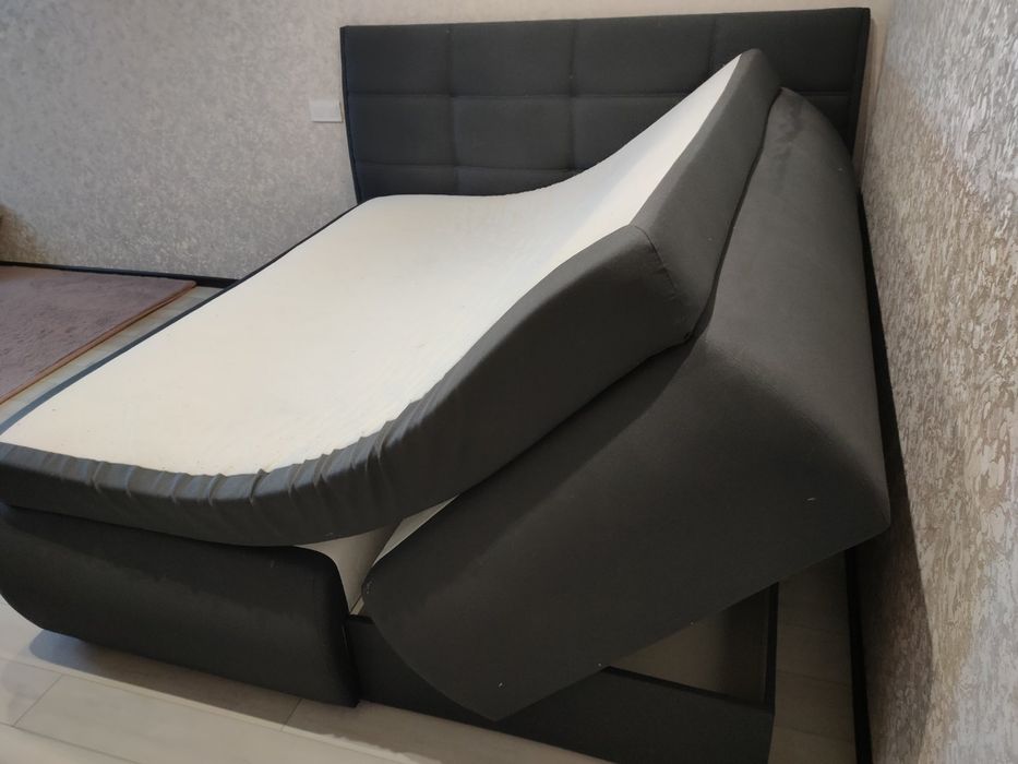 Двуспальне ліжко, кровать