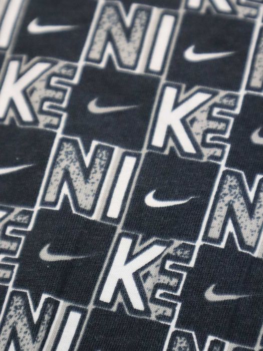 Nike Full Print Swoosh Vintage Retro czarna koszulka z krótkim rękawem