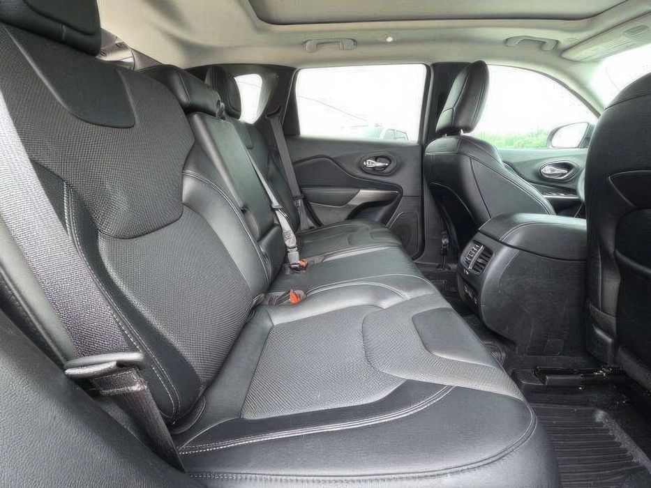 Jeep Cherokee Latitude Lux      2022