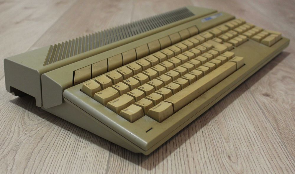 Atari 520ST+ wraz z monitorem Atari SM124