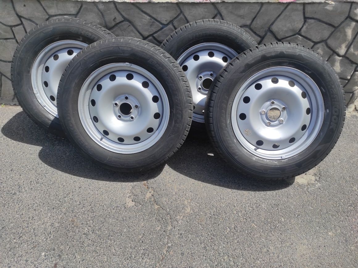 Диски 17" металеві з гумою та ковпаками. Nissan Rogue.