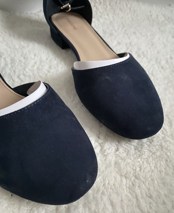 Granatowe damskie czółenka Graceland z zabudowanym przodem - stylowe!