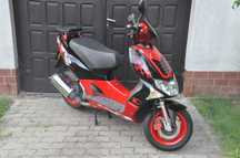 Skuter Kymco Super 9 jak nowy 4700km przebiegu , chłodzony cieczą