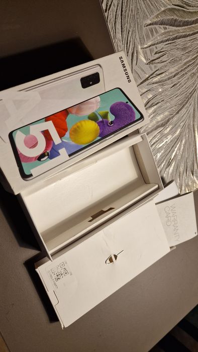 Samsung A51 włącza się i wyłącza po kilku chwilach.