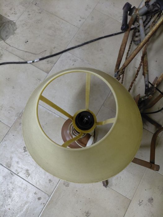 Candeeiro antigo de quarto a funcionar 5€