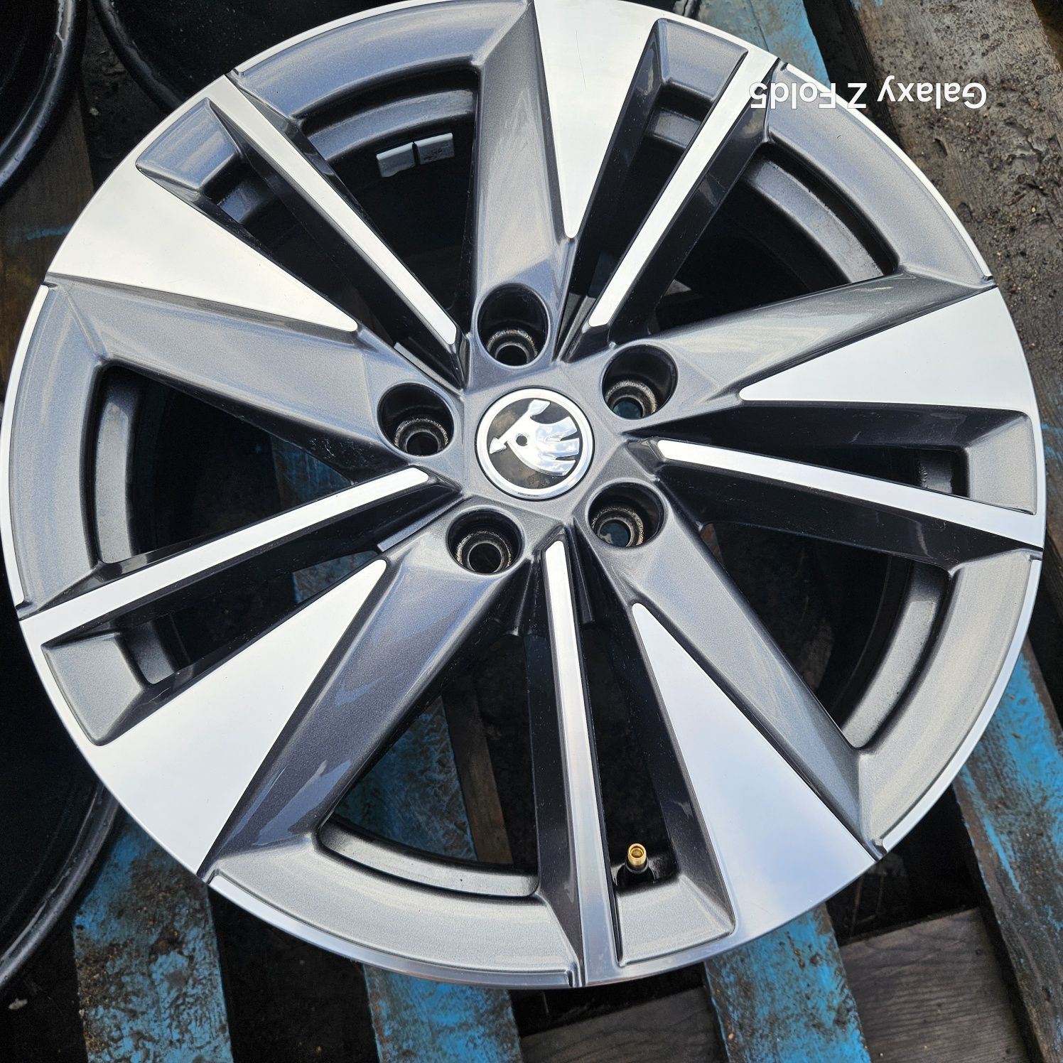 Alufelgi 17 Skoda Octavia Karoq Superb Yeti Kamiq VW Seat 5x112 ET45
