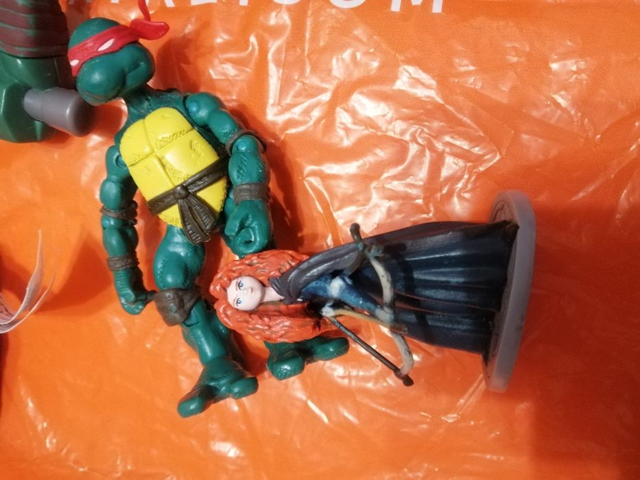 Интерактивная игрушка Hatchimals. Фигурка Funko POP! Герои в масках.