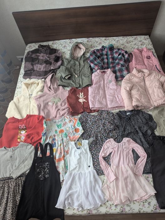 Продам пакет речей на дівчинку 98-128 см.