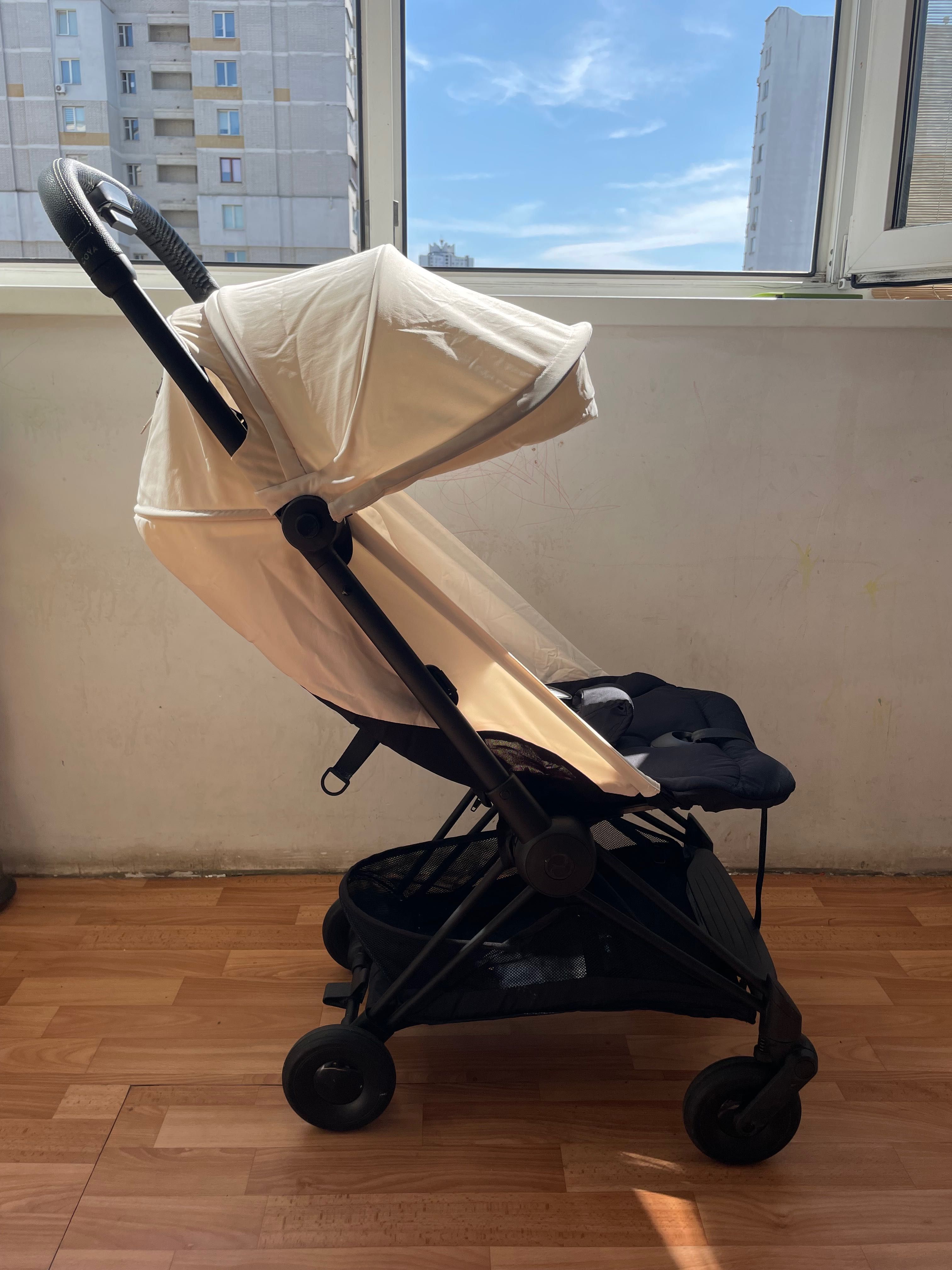 Cybex Coya Off White шасі matt black