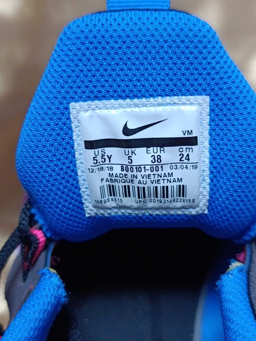 Кросівки спортивні жіночі Nike Air Max 270 React