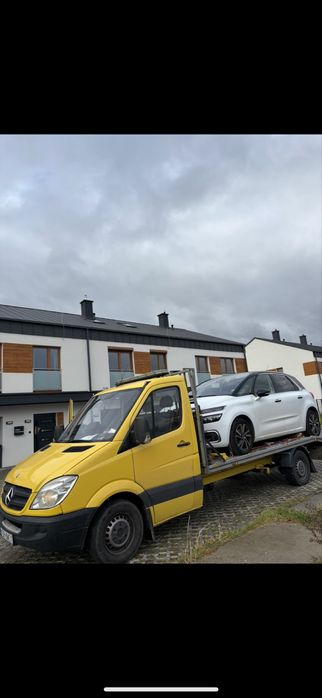 Pomoc drogowa 24/7 transport pojazdów maszyn materiałów