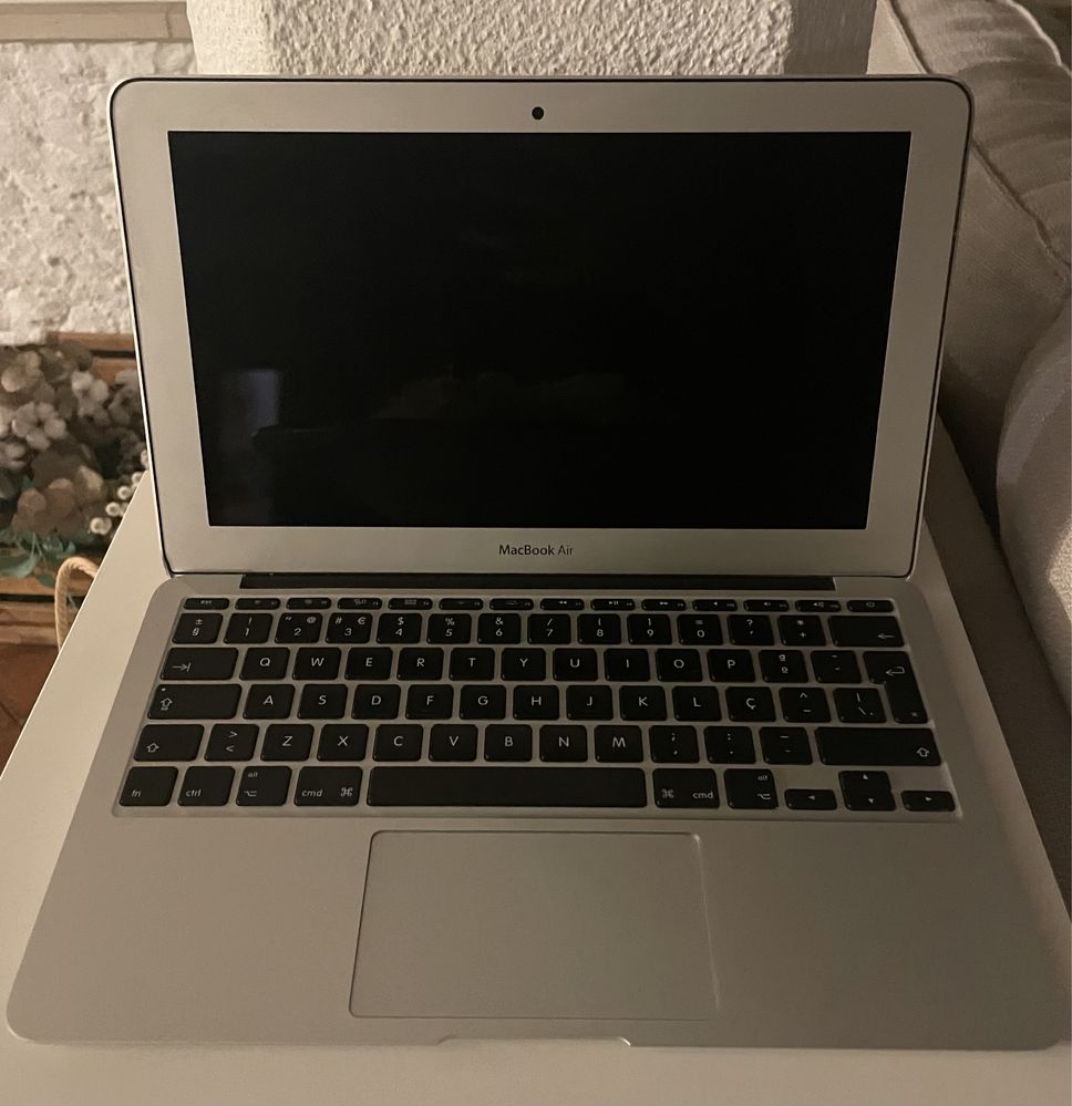 Apple macbook air 11 inch 2012