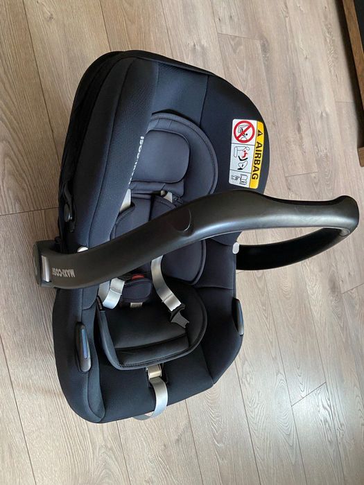 Автокрісло MAXI-COSI CabrioFix i-Size Essential Graphite