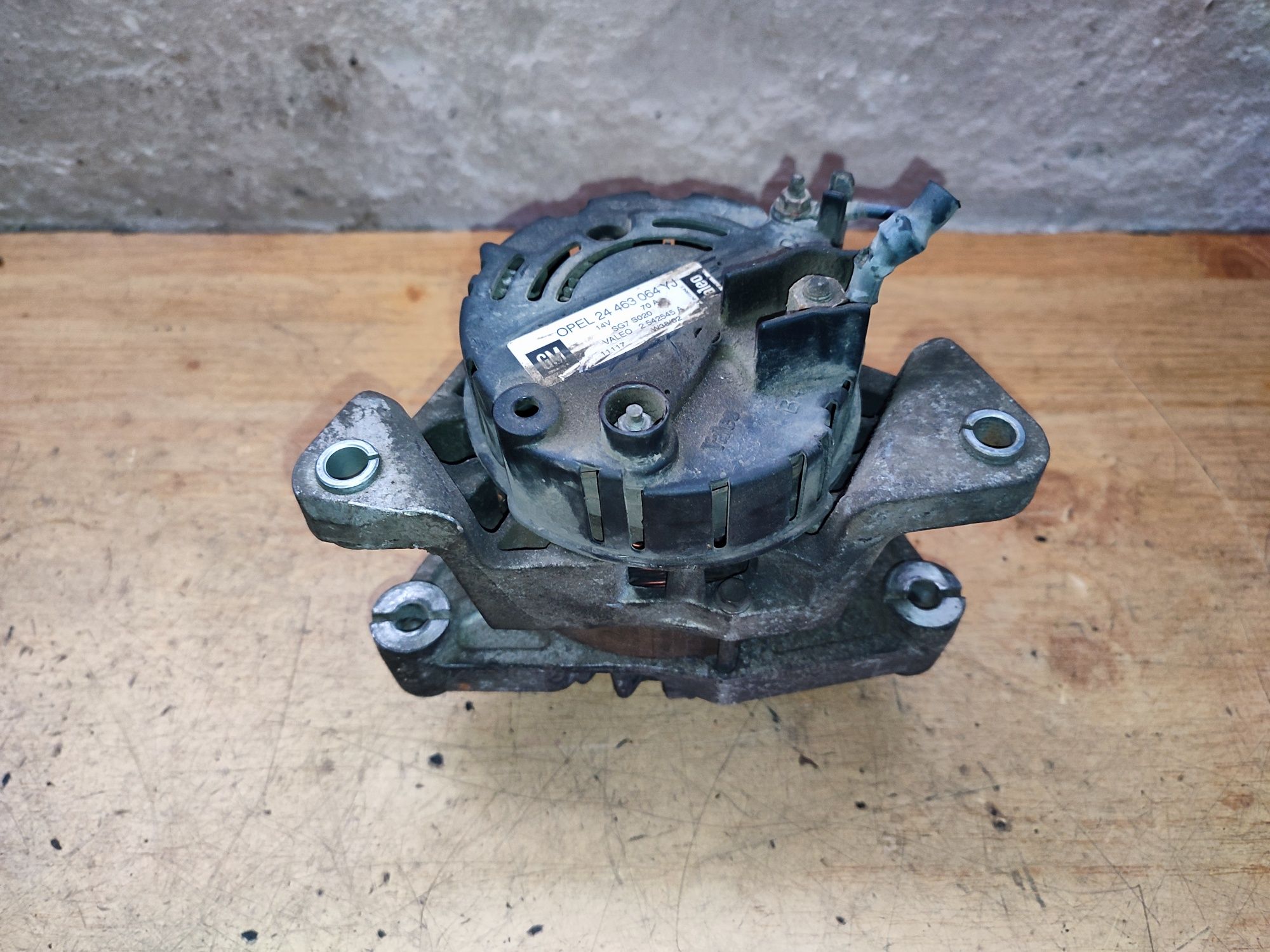 Opel Astra Zafira A 2.0 dti alternator 70A 24.463.064YJ