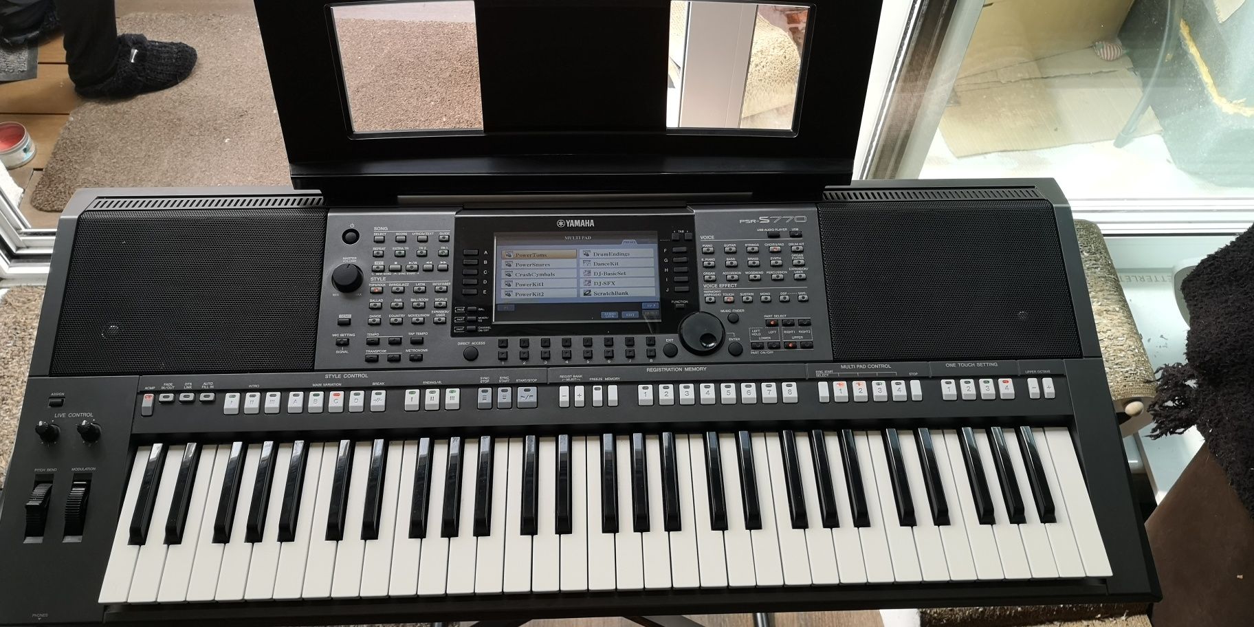 Yamaha Psr-S770 Wraz z stojakiem.