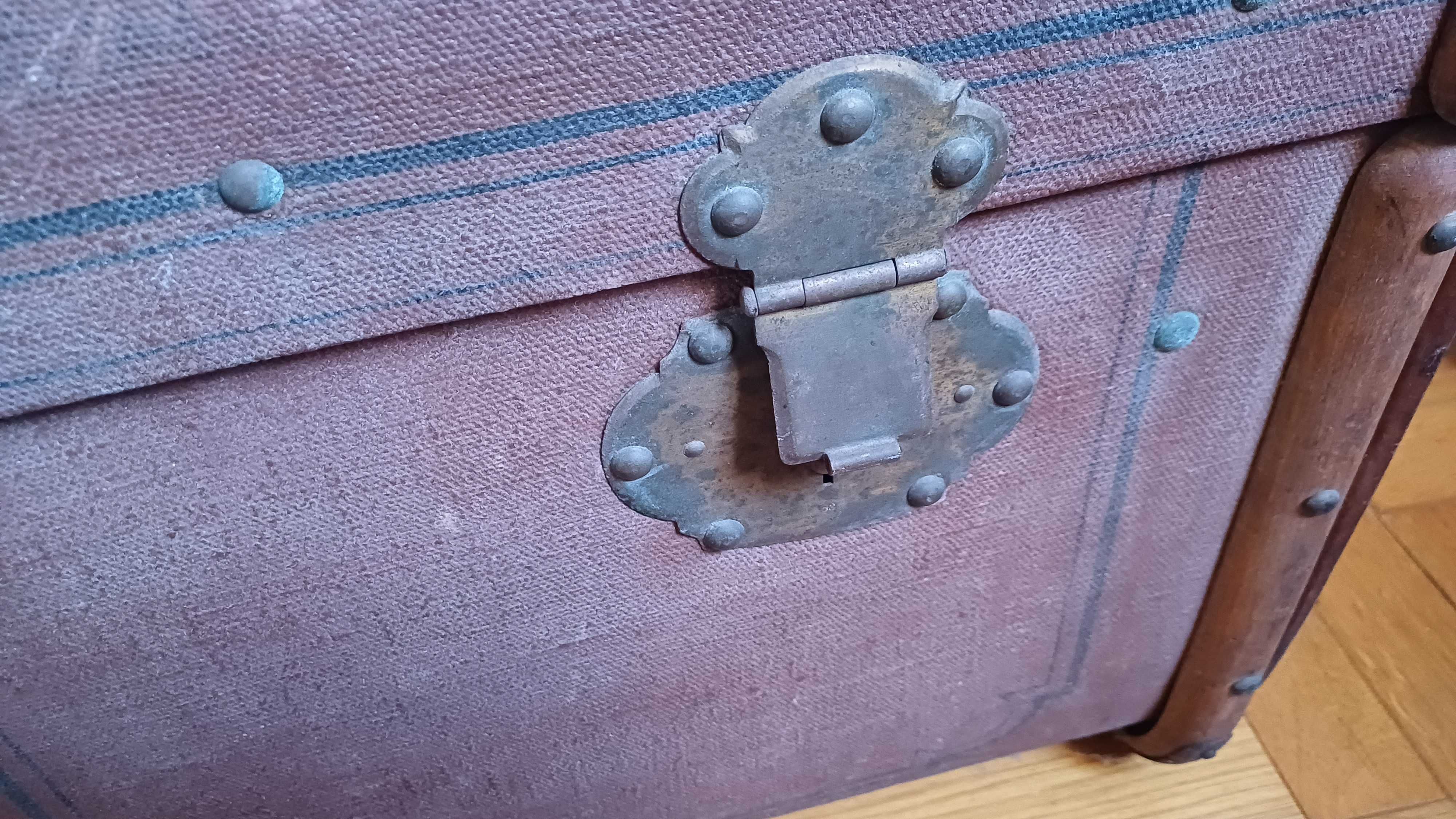 Stara waliza, kufer, skrzynia podróżna przedwojenna antyk oldtimer