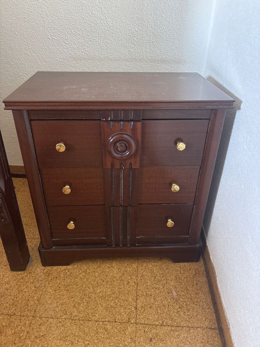 Cama e cabeceiras madeira mogno