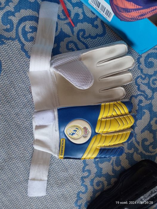 Бутсы.Перчатки,щитки