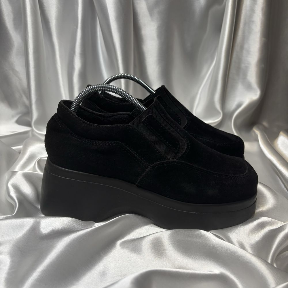 vintage chunky mokasyny zamszowe czarne na platformie koturny