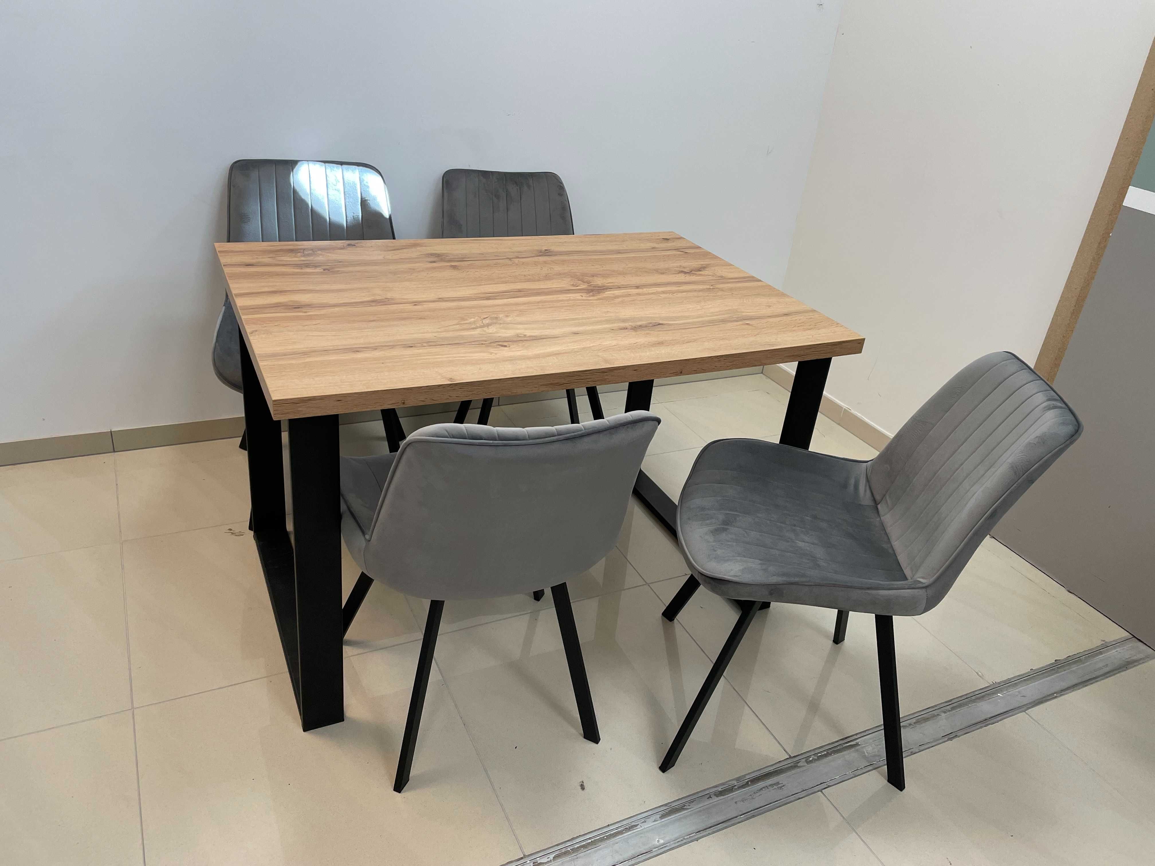 (611) Stół na metalowych nogach + 4 krzesła, nowe 1250 zł