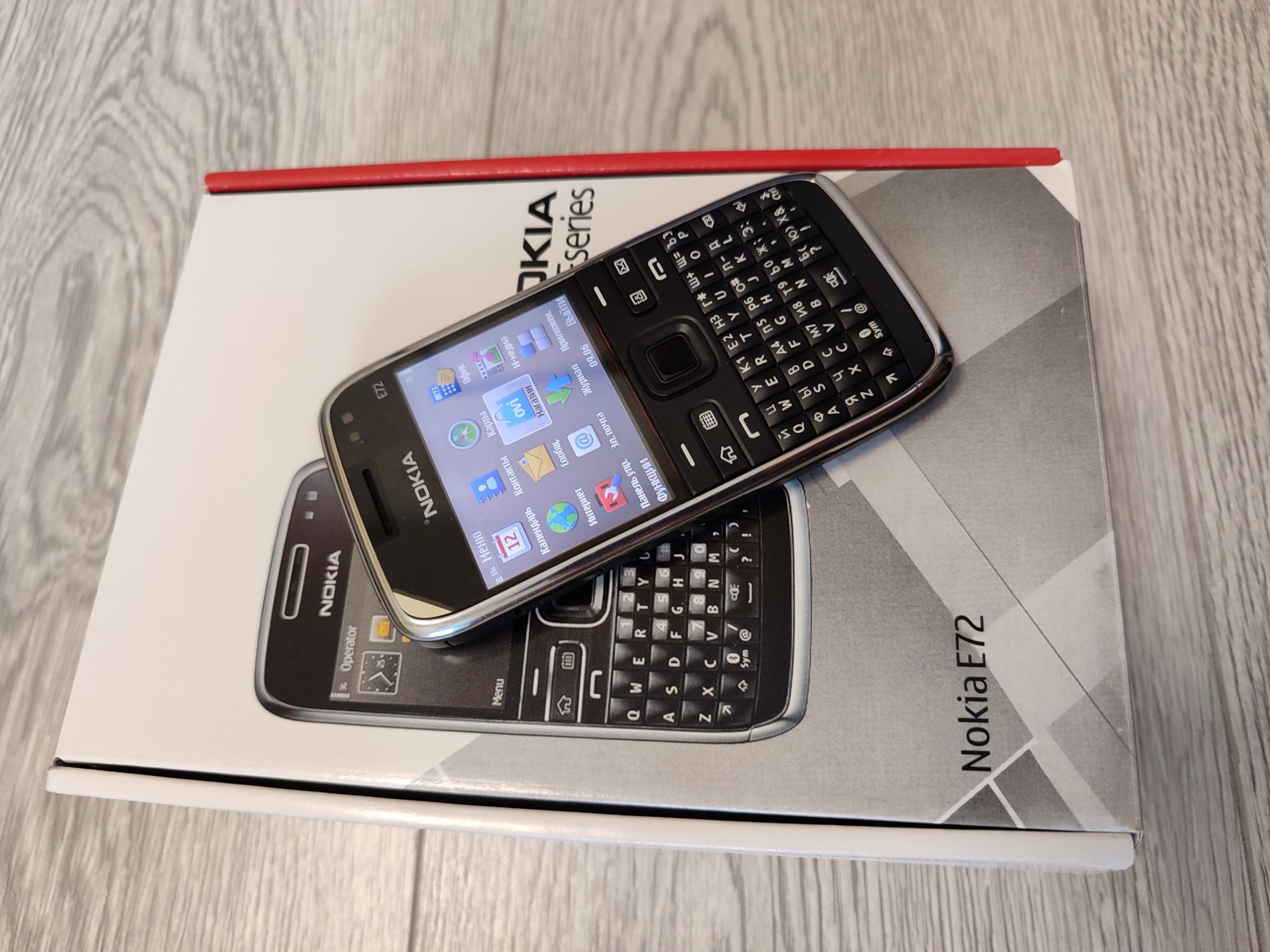 Мобільний телефон Nokia E72 Black Оригінал
