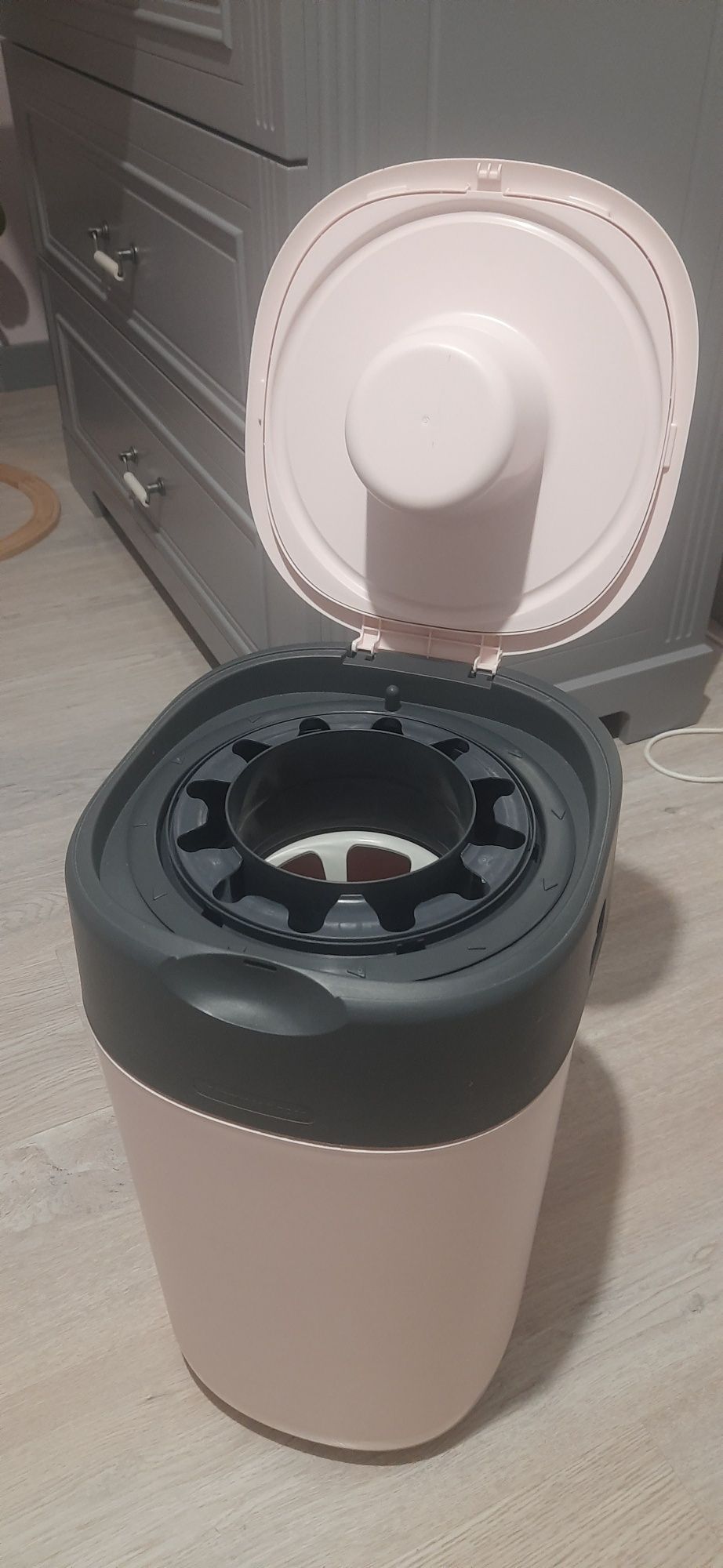 Kosz na pieluchy Tommee Tippee Twist & Click  różowy