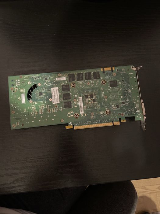 відеокарта NVIDIA Quadro 4000 : 2 ГБ GDDR5. PCI Express 2.0 x16