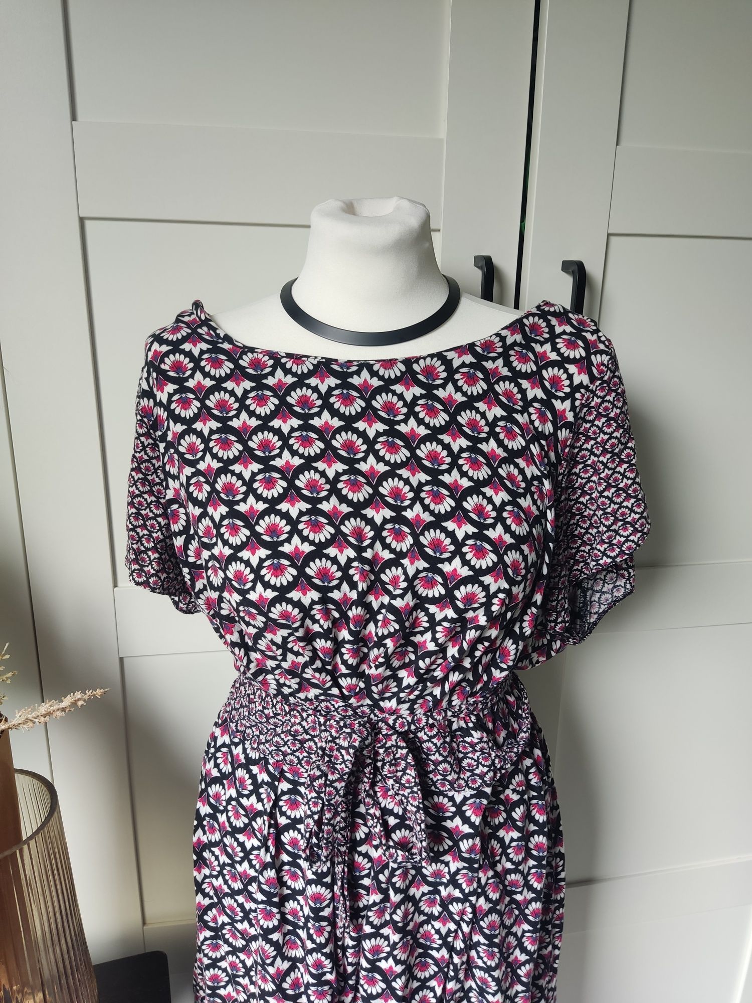 Midi sukienka we wzory wiskoza lato. 6xl. Rozmiar 52