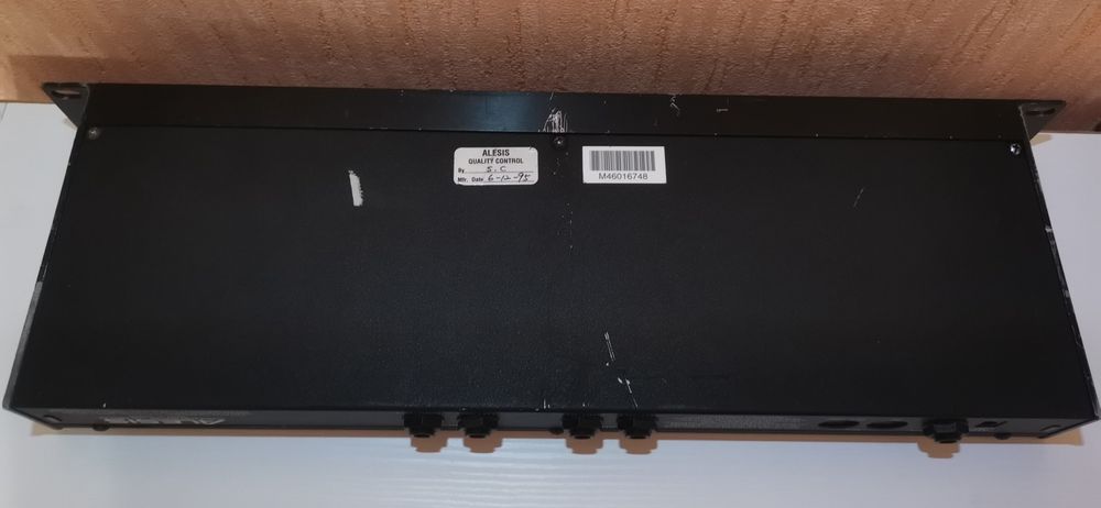 Alesis MidiVerb 4 процесор ефектів