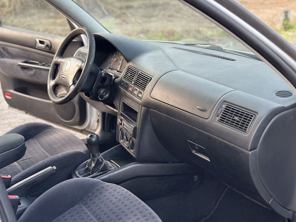 Vw Golf 1.4i com 2 registos