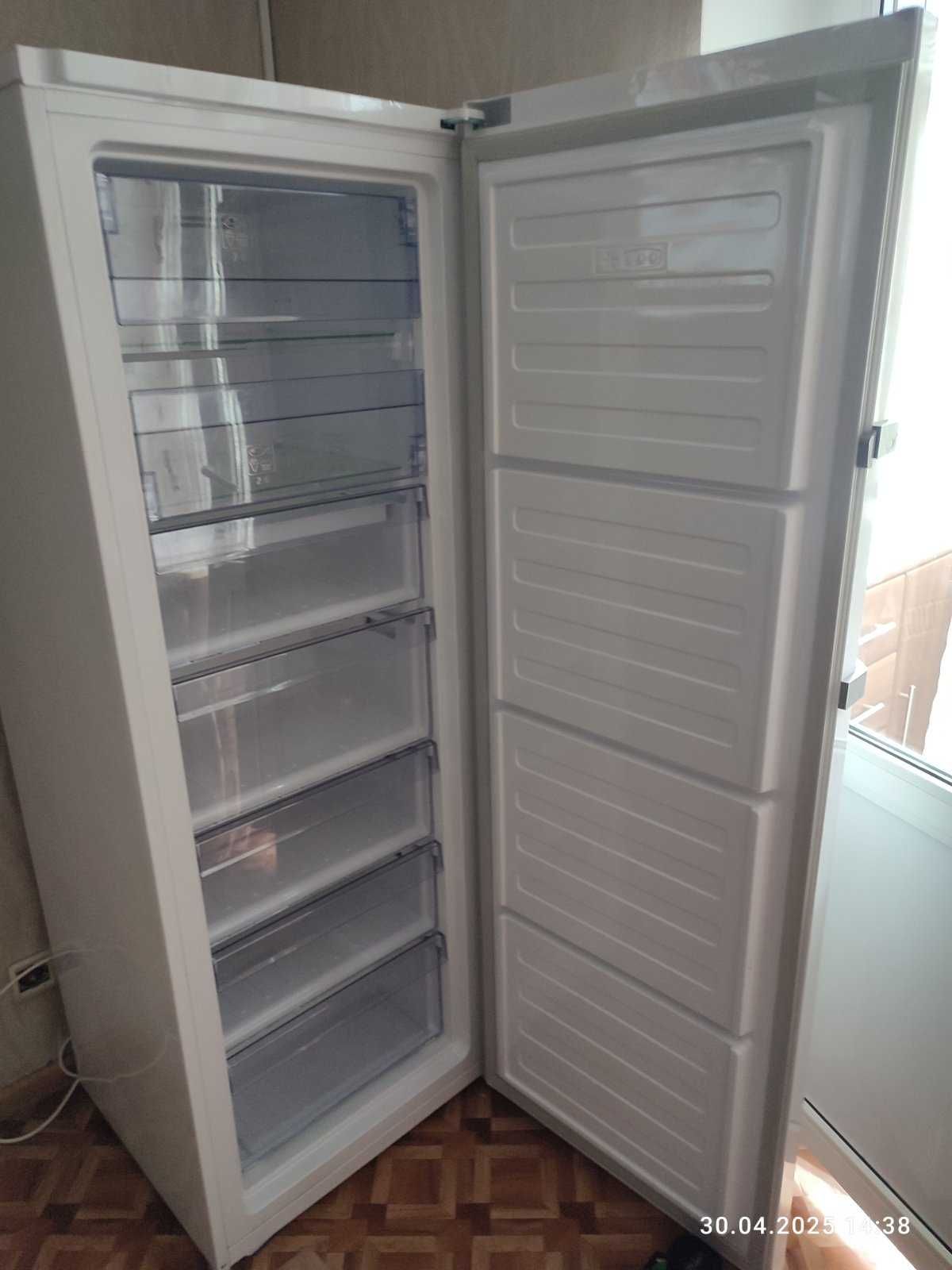 Морозильна камера Beko RFNE290L21W нова