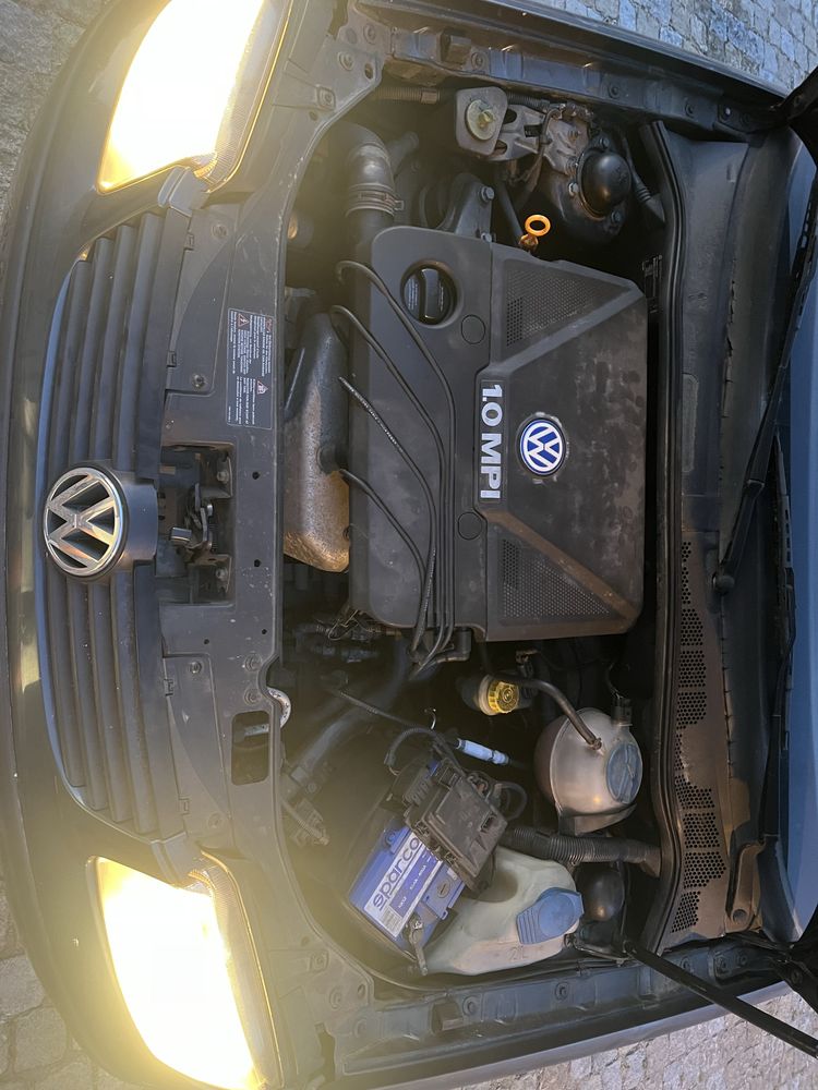 Vendo VW 1.4 de 2000, o carro é antigo mas levou um restauro total.