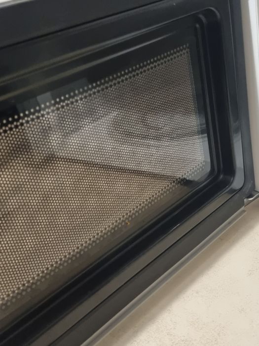 Zadbana mikrofalówka whirpool