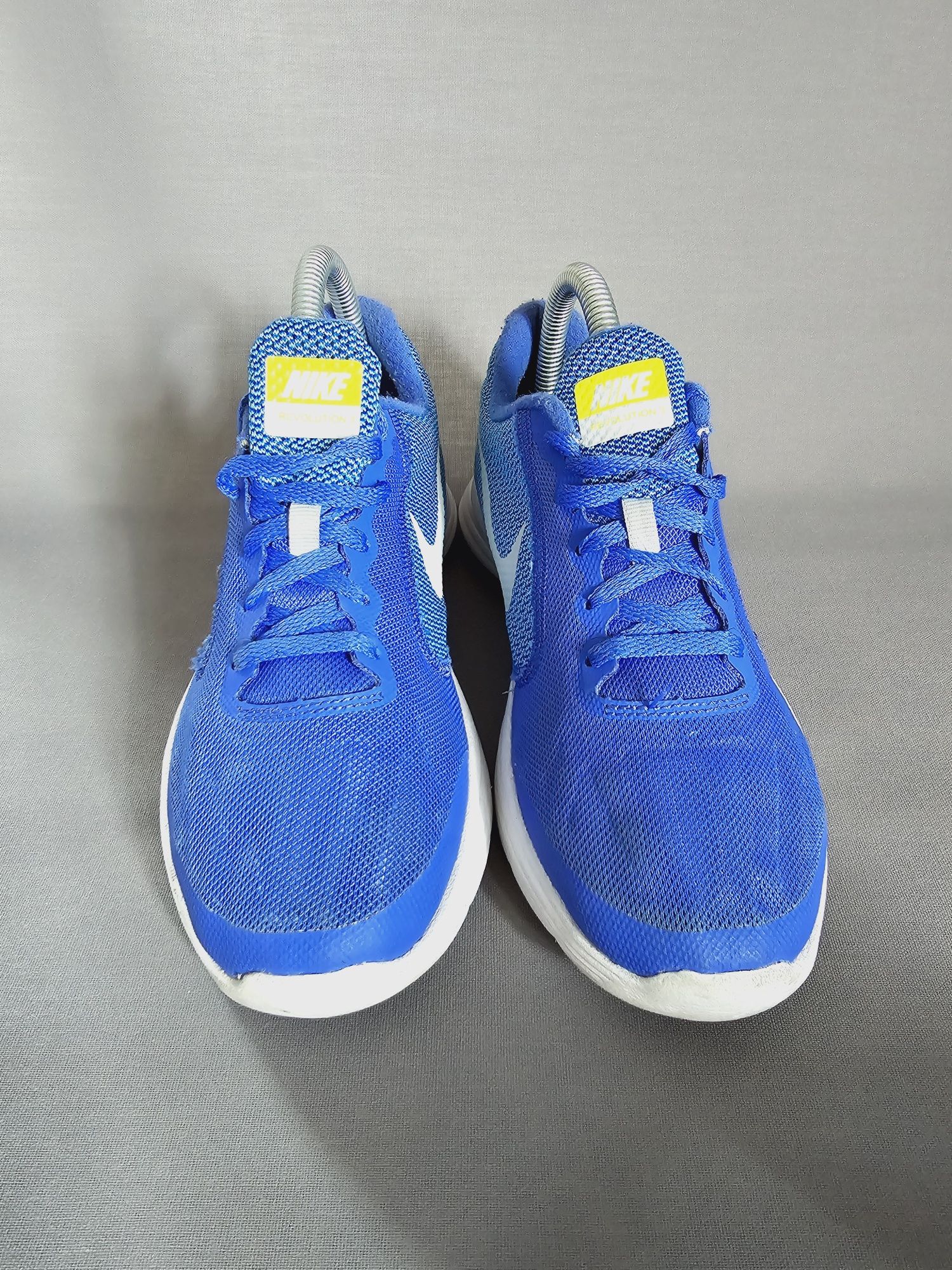 Nike Revolution 3 Gs r.38