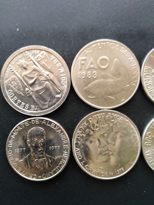 17 moedas de 25 escudos