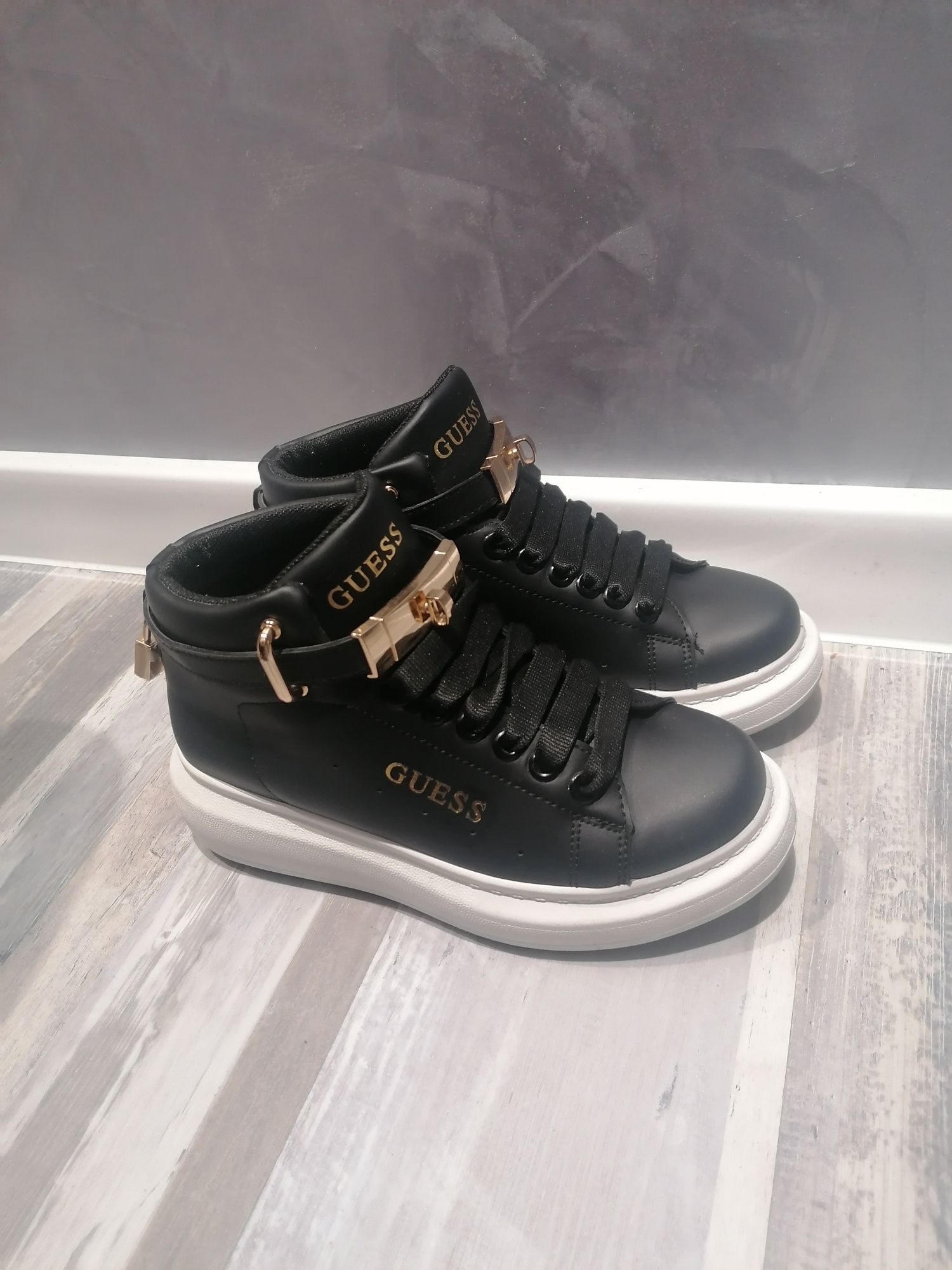 Buty damskie GUESS