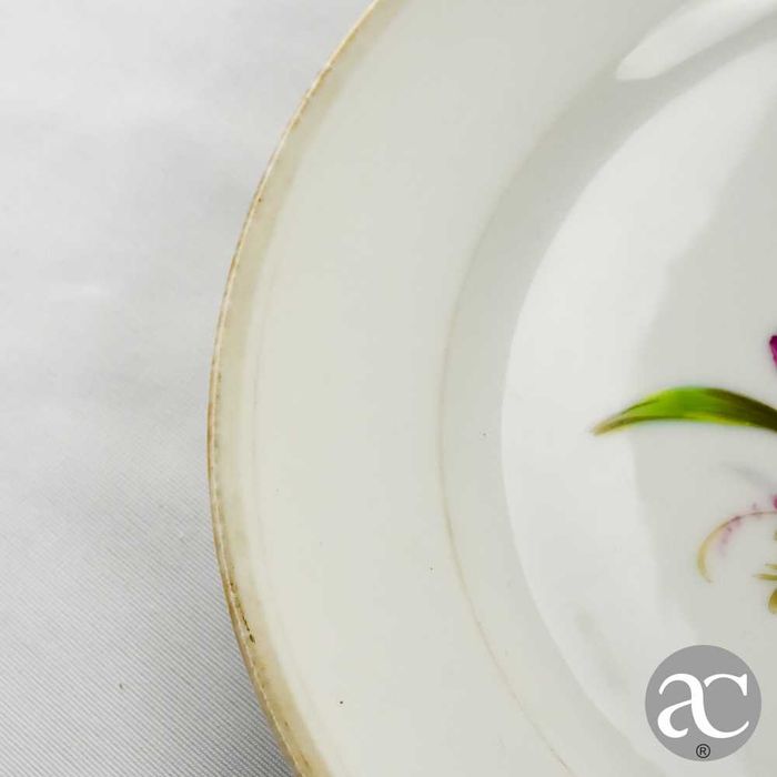 Prato raso porcelana europeia, séc. XIX pintado decorado com flores N1