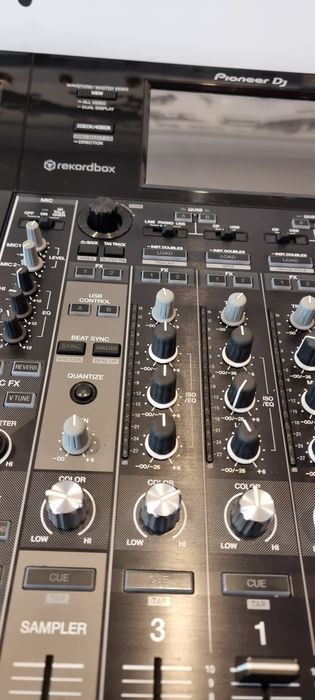 Pioneer DDJ-RZX. DJ kontroler