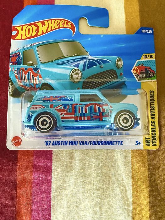 Varios carros hot wheels (2 treasure hunts)