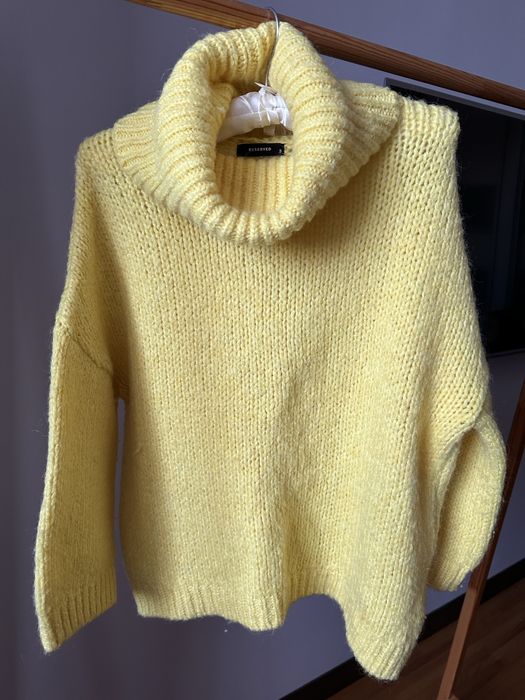 Продам светр з горловиною