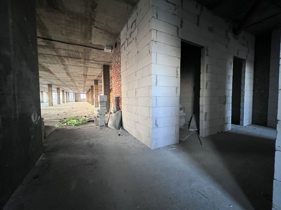 Комерційне приміщення 1200 кв.м