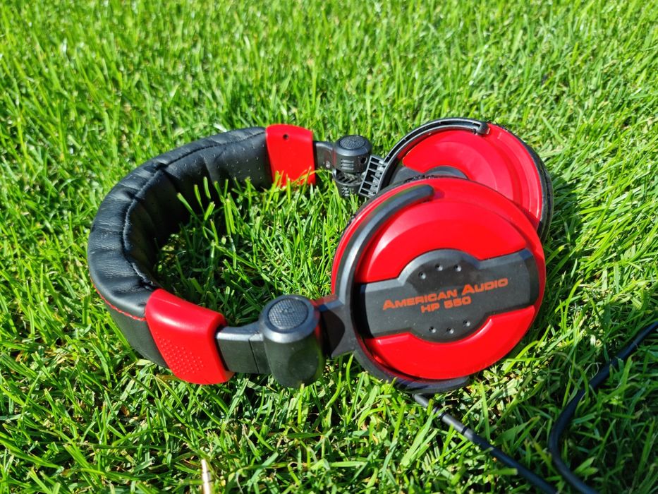 Słuchawki to model American Audio HP550, przeznaczone dla DJ-ów.