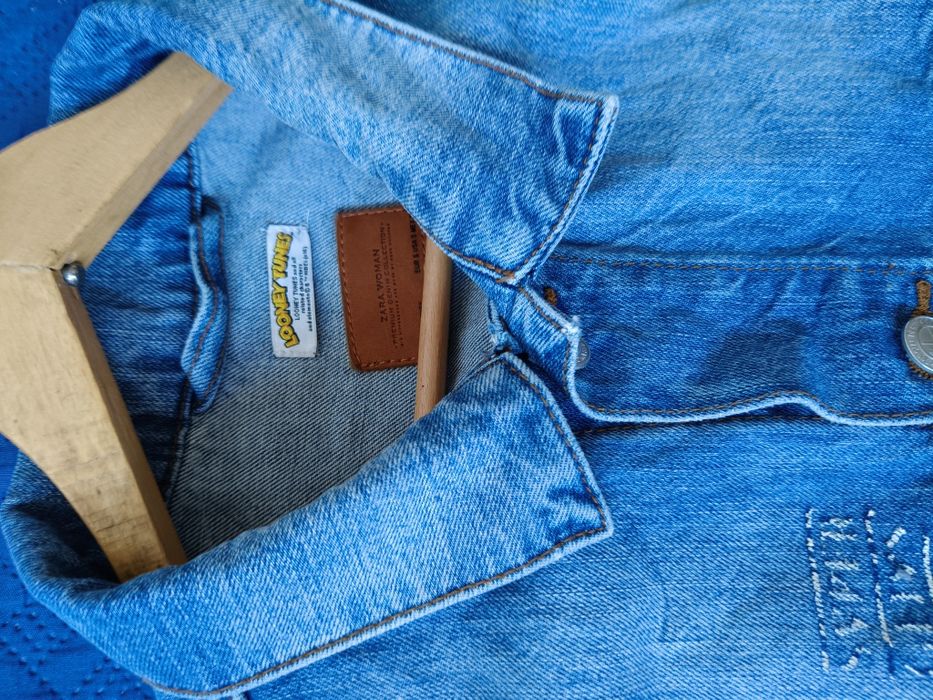 Kurtka jeansowa Zara Woman z wyszywkami oraz  naszywkami Loonely Tunes