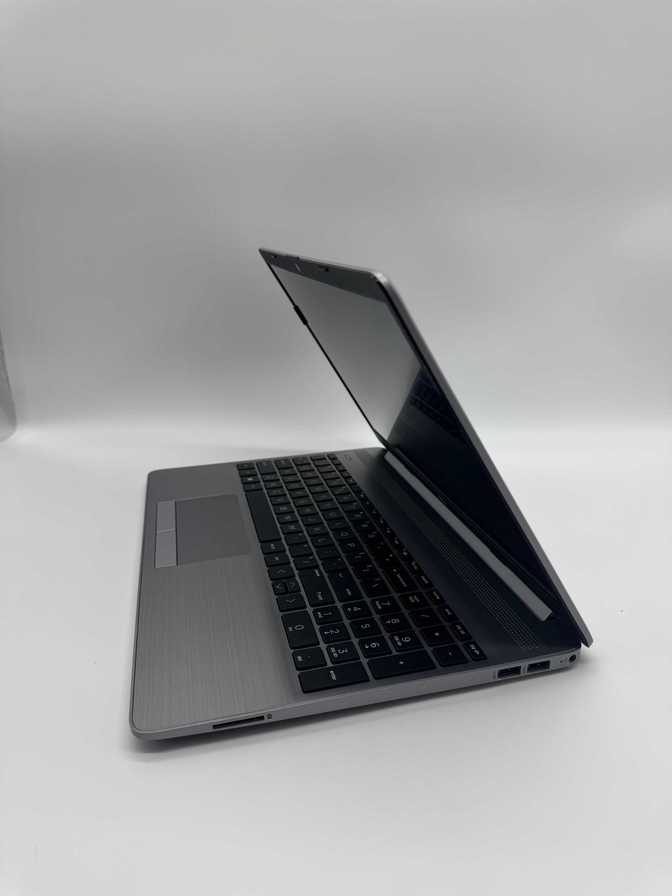 Laptop HP 250 G8 8/256GB SSD WIN 11 I3-1115G4 + pudełko, zasilacz