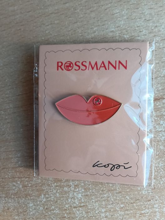 Pin przypinka USTA Rossmann x Kopi