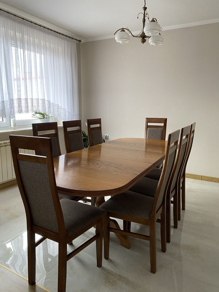 Stół dębowy i krzesła do jadalni
