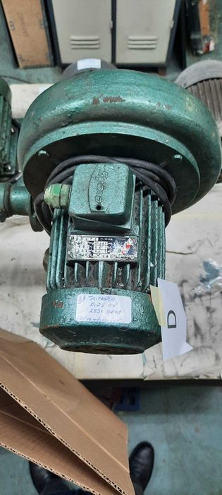 Motor Eléctrico Trifásico (D)-0.25Cv- 2830 rpm
        c/ ventilador