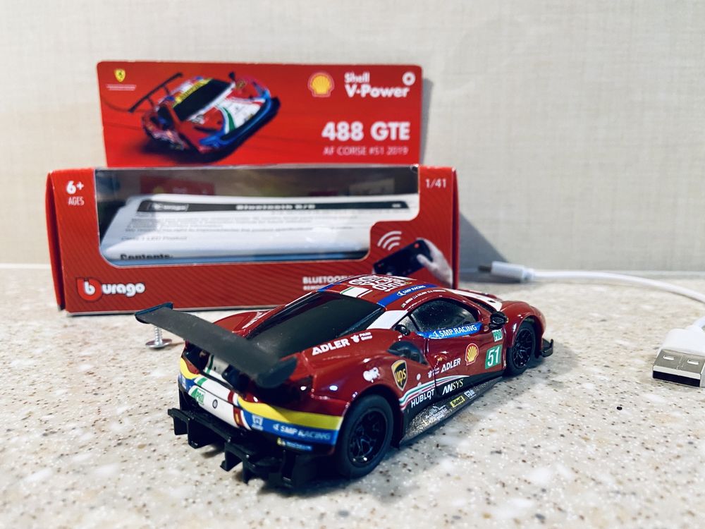 Ferrari 488 GTE BURAGO 1/41 model zdalnie sterowany Shell bluetooth